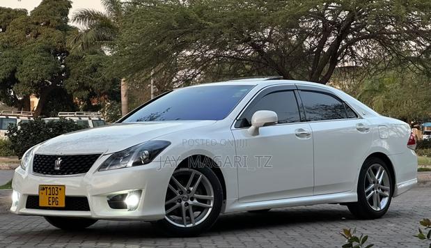 Toyota Crown 2010 White