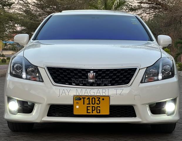Toyota Crown 2010 White