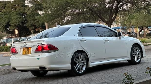 Toyota Crown 2010 White