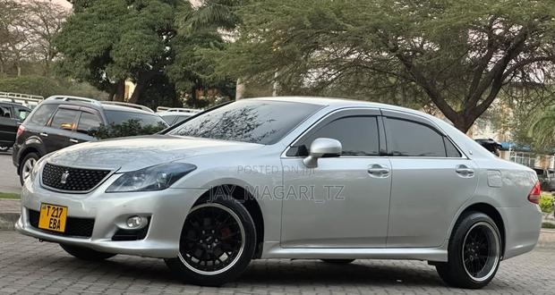 Toyota Crown 2009 Silver