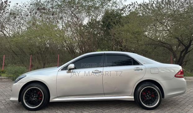 Toyota Crown 2009 Silver
