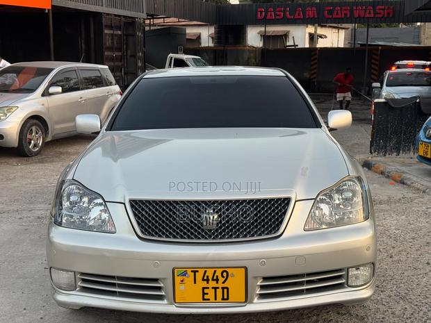 Toyota Crown 2006 Silver