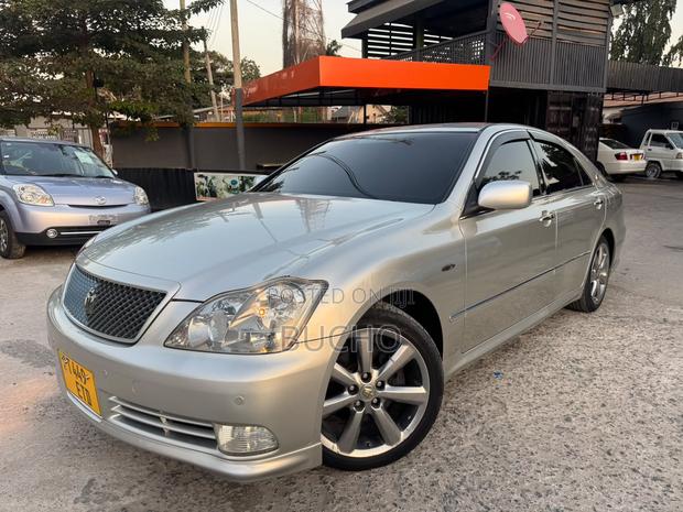 Toyota Crown 2006 Silver