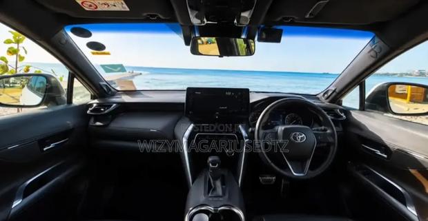 Toyota Harrier 2021 Off white