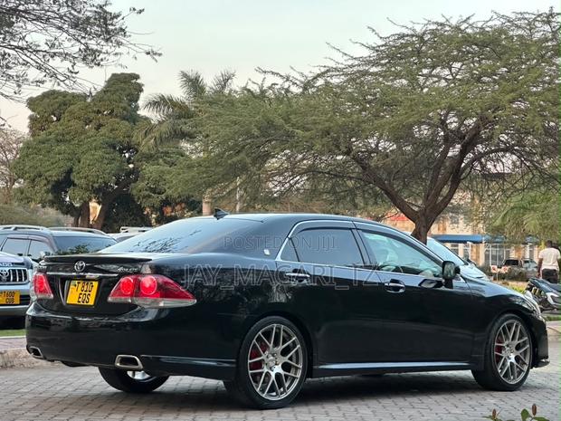 Toyota Crown 2011 Black