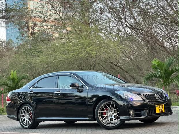 Toyota Crown 2011 Black