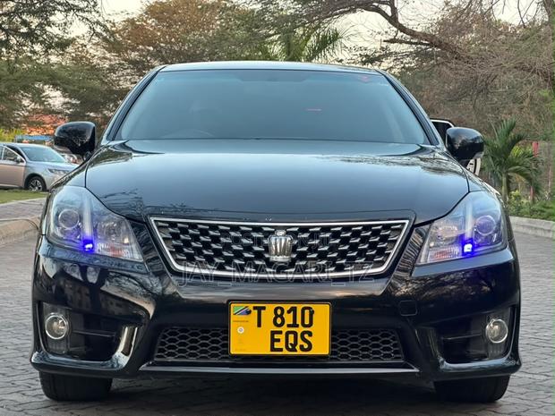 Toyota Crown 2011 Black