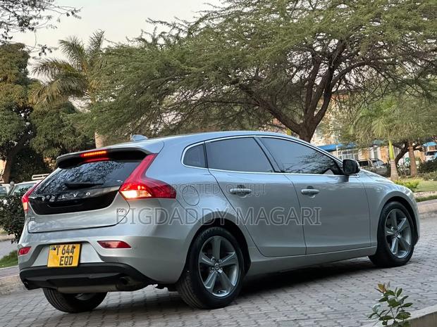Volvo V40 2013