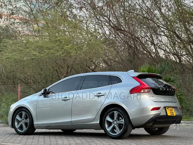 Volvo V40 2013