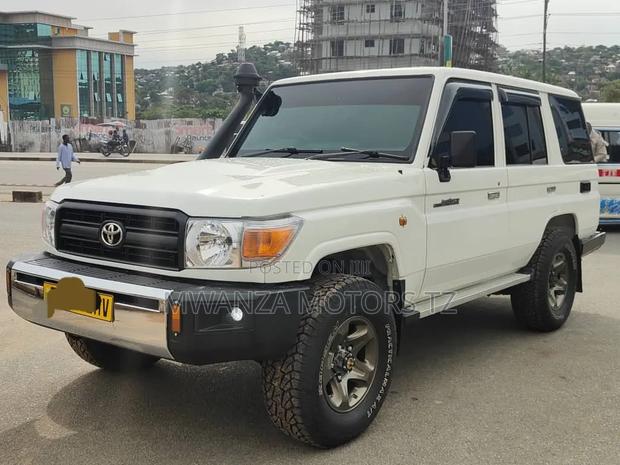Toyota Land Cruiser 2014 White