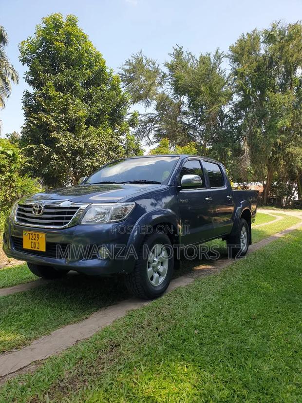Toyota Hilux 2014 Gray