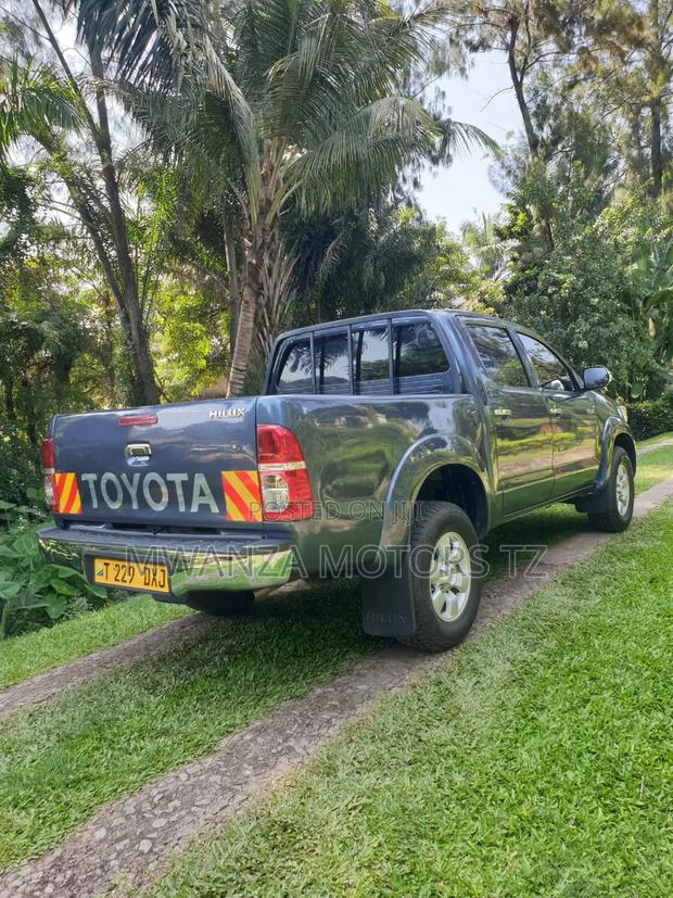 Toyota Hilux 2014 Gray