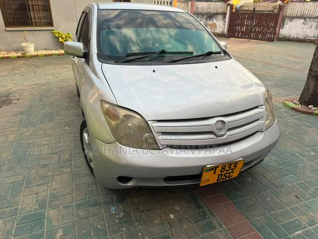 Toyota IST 2003 Silver