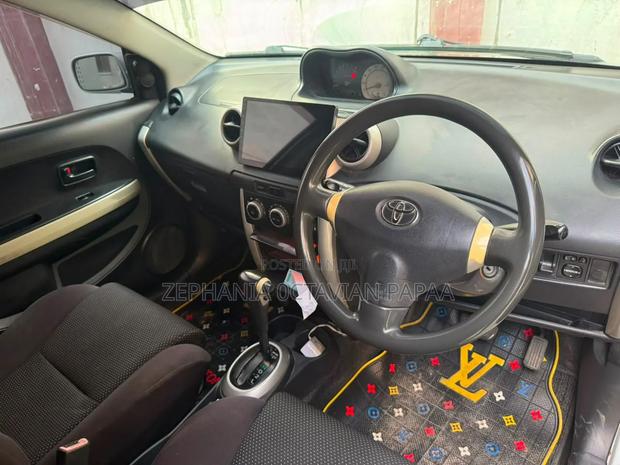 Toyota IST 2003 Silver