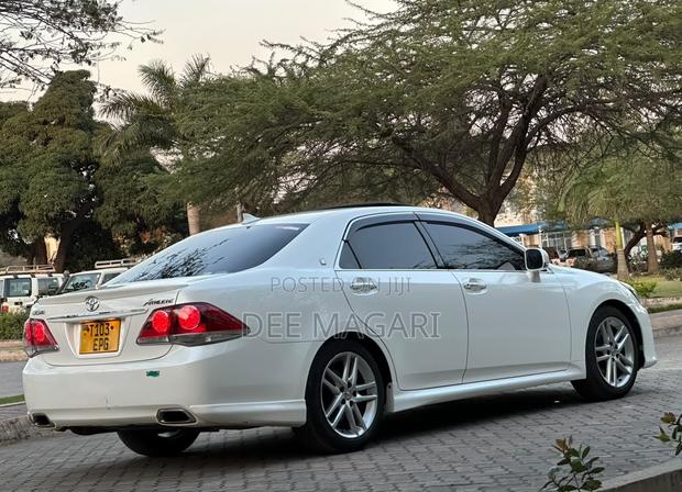 Toyota Crown 2010 White