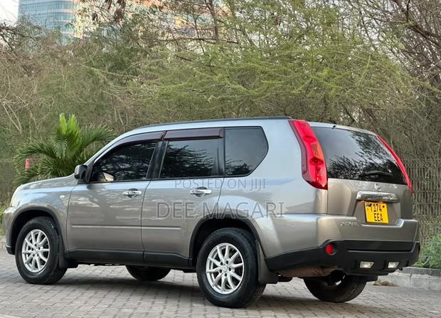 Nissan X-Trail 2010 Gray