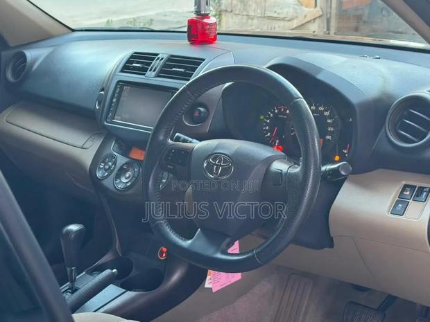 Toyota Vanguard 2010 Black