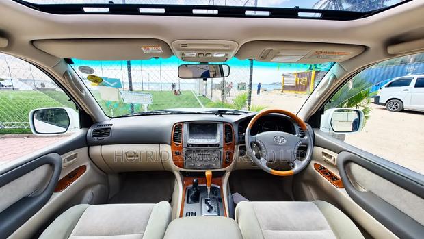Toyota Land Cruiser 2004 White