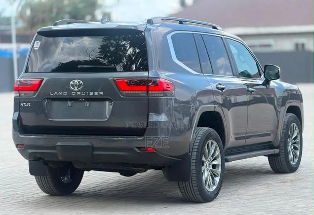 Toyota Land Cruiser 2024 Gray