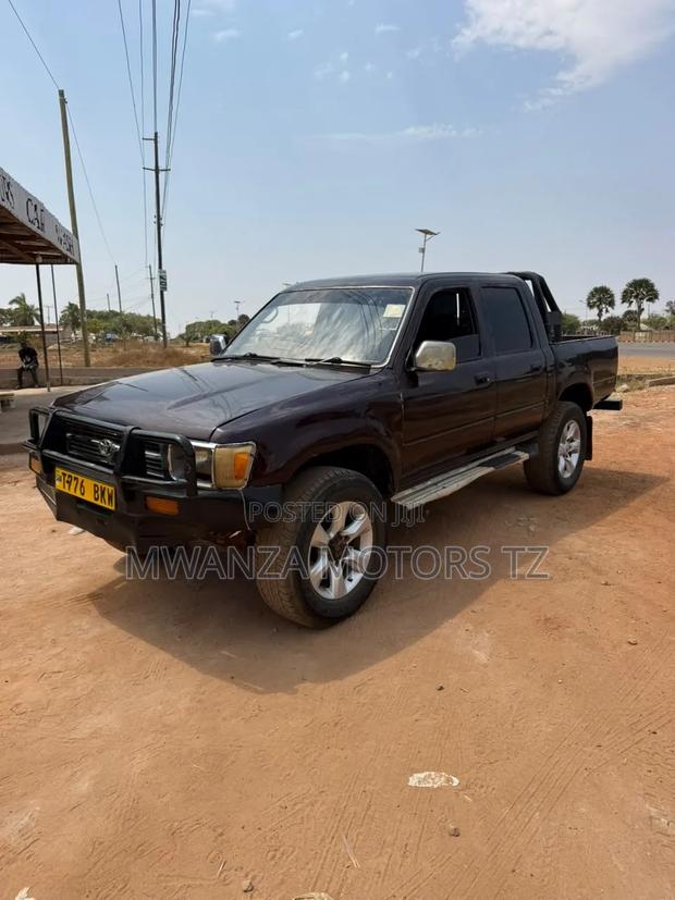 Toyota Hilux 1998 Maroon
