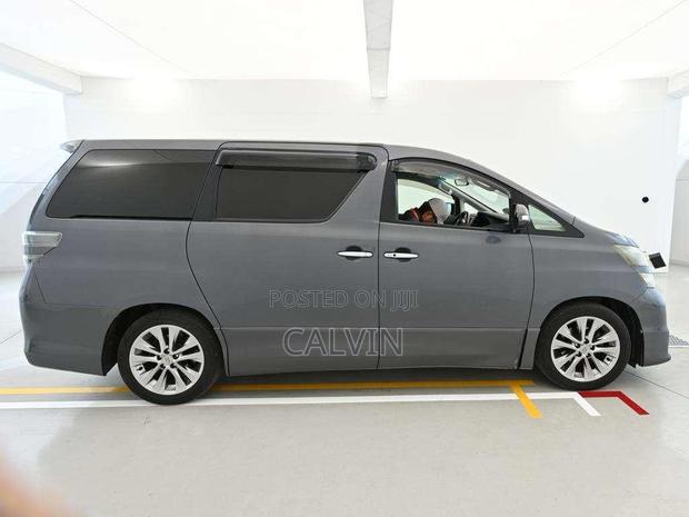 Toyota Vellfire 2010 Gray