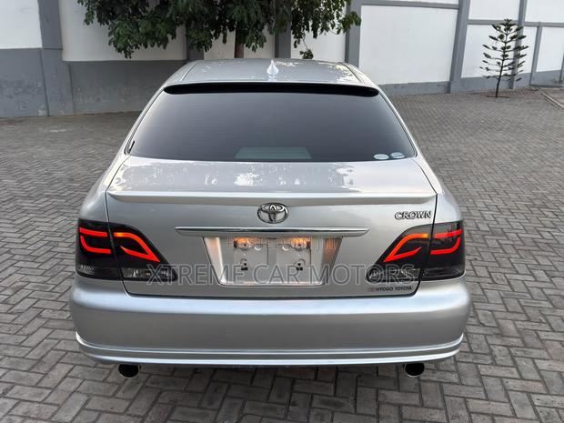 Toyota Crown Royale 2005 Silver