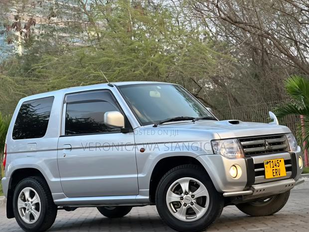 Mitsubishi Pajero 2009 Silver