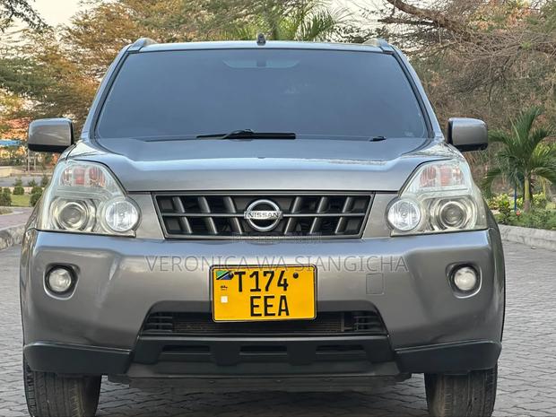Nissan X-Trail 2010 Gold