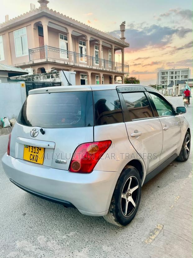 Toyota IST 2007 Silver