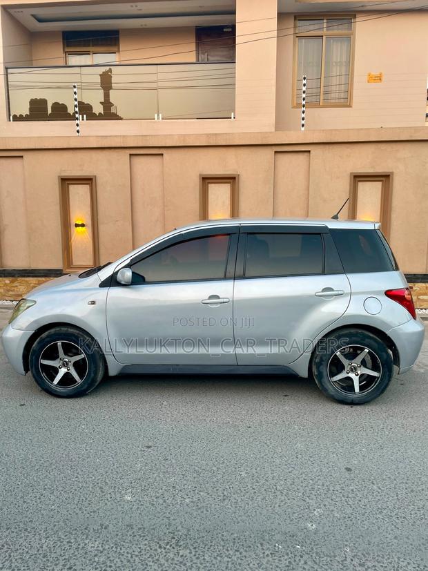Toyota IST 2007 Silver