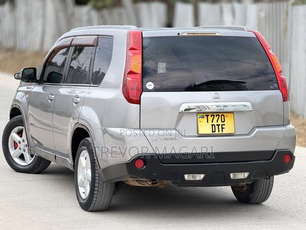 Nissan X-Trail 2011 Gold
