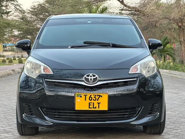 Toyota Ractis 2012 Black