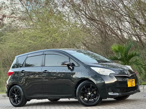 Toyota Ractis 2012 Black