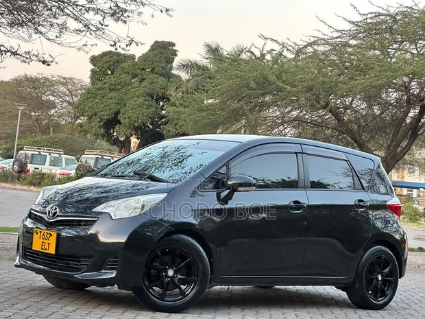 Toyota Ractis 2012 Black
