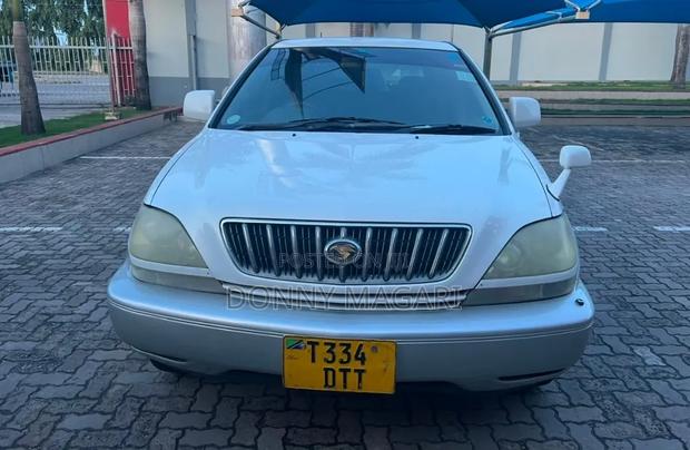 Toyota Harrier 2002 White