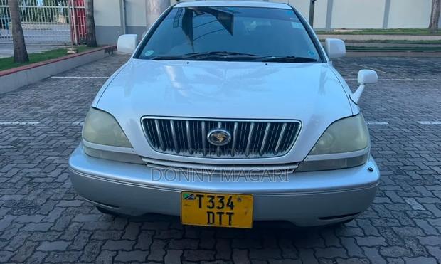 Toyota Harrier 2002 White