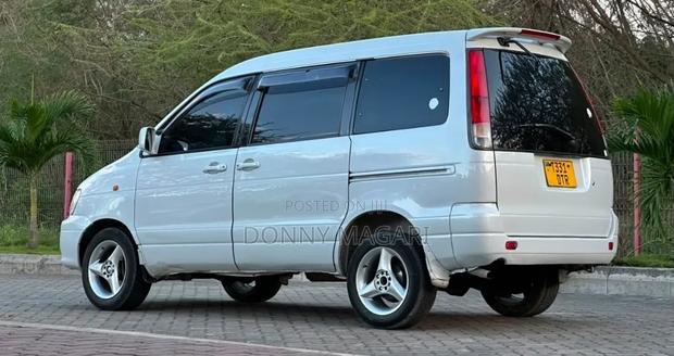 Toyota Noah 2003 White