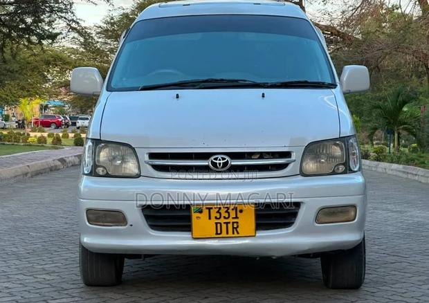 Toyota Noah 2003 White