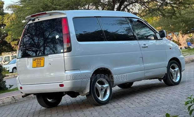 Toyota Noah 2003 White