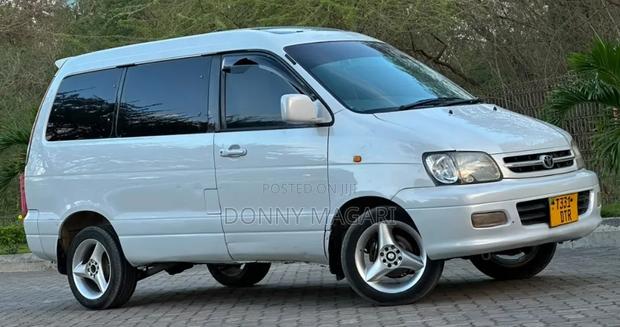 Toyota Noah 2003 White