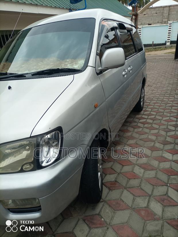Toyota Noah 2.0 AWD (8 Seater) 2001 Silver