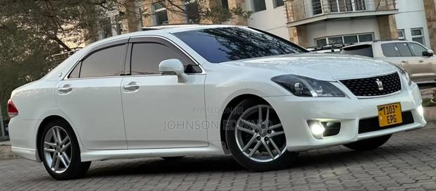 Toyota Crown 2010 White