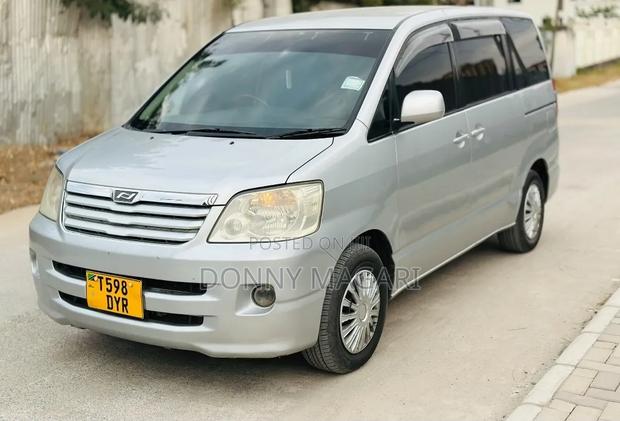Toyota Noah 2008 Silver