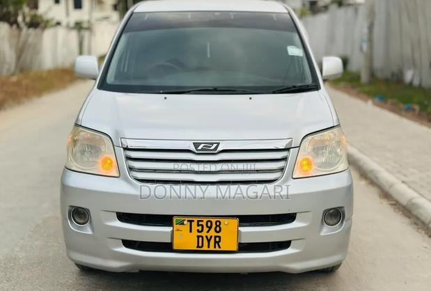 Toyota Noah 2008 Silver
