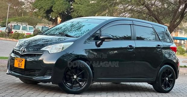 Toyota Ractis 2012 Black