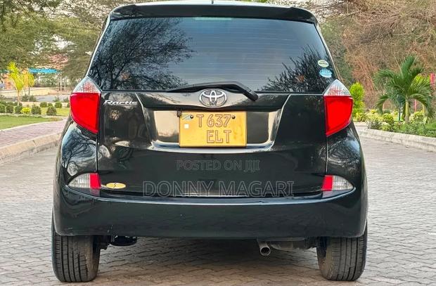 Toyota Ractis 2012 Black