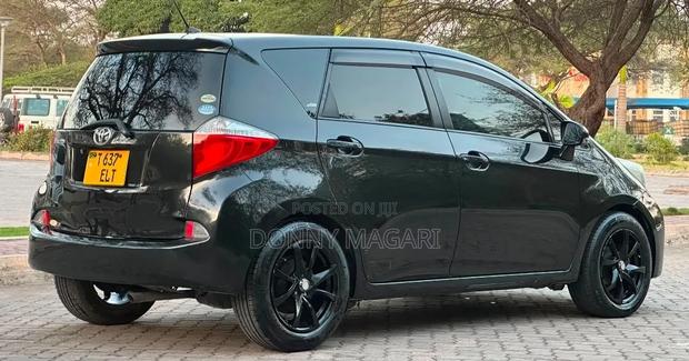 Toyota Ractis 2012 Black