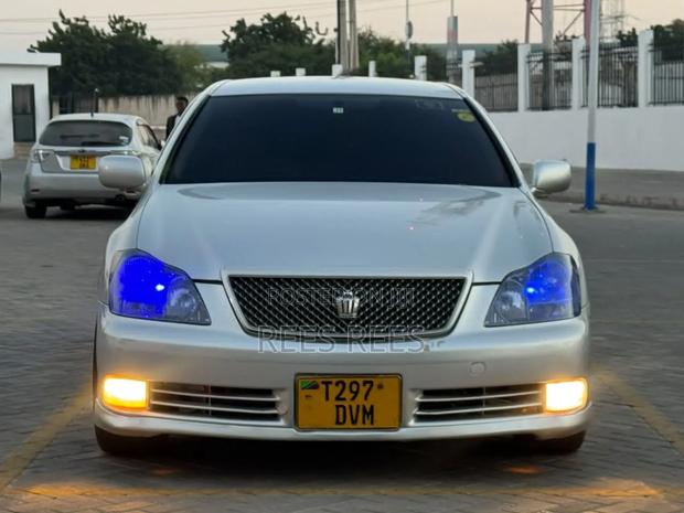 Toyota Crown 2006 Silver