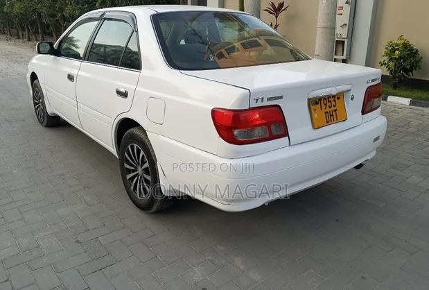 Toyota Carina 2001 White