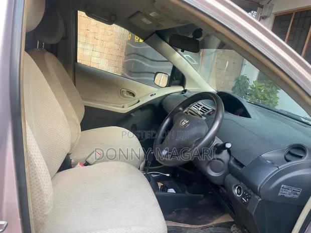 Toyota Vitz 2005 Silver